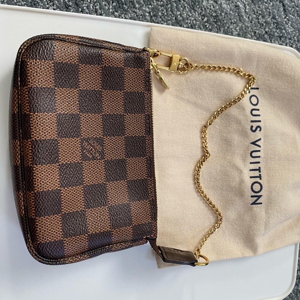 LOUIS VUITTON Damier Ebene Mini Pochette Accessoires